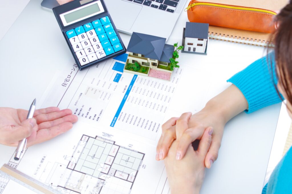 注文住宅の予算を検討しているイメージ画像